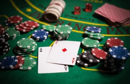 Clear 133bet interface compared with cluttered navigation examples